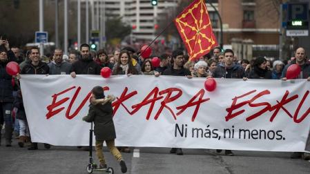 La marcha, con más de 5.000 asistentes según los organizadores y 3.000 según la delegación del Gobierno, había sido convocada por padres y madres de niños afectados.