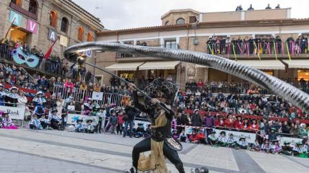 El desfile del concurso de disfraces contó con la participación de 16 grupos, 8 carrozas, 5 infantiles y 2 individuales