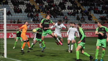 El Izarra rescata un punto valioso ante la Cultural
