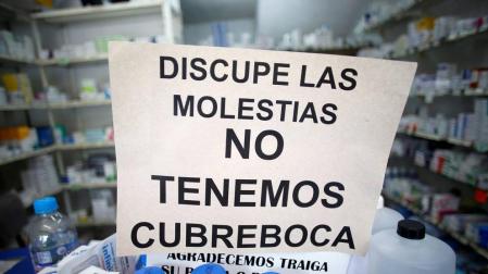 Mensaje en una farmacia en México.