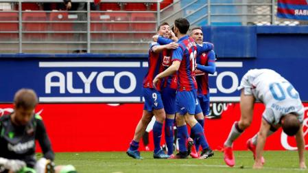El Eibar pisa fuerte el escalón de la permanencia tras ganar al Levante