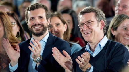 El presidente del PP, Pablo Casado (i) y el presidente del PPdeG y candidato a la reelección, Alberto Núñez Feijóo, en Ourense.