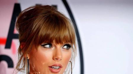 Taylor Swift, con cuatro galardones incluyendo la categoría reina de artista del año, y la latina Camila Cabello, ganadora de otro póker de reconocimientos, reinaron en los premios