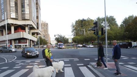 El cruce entre la avenida del Ejército y Pío XII, ¿Semáforo o rotonda?