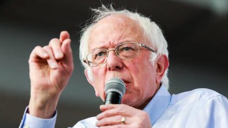 Como una estrella del rock, Sanders congrega a 25.000 jóvenes en Los Ángeles
