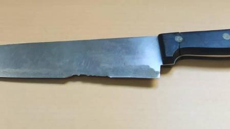 El cuchillo que se le intervino al detenido.
