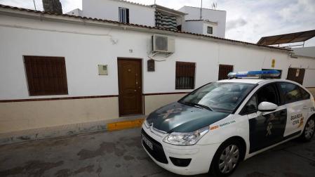 Vivienda de la localidad cordobesa de Posadas donde este lunes una mujer ha sido asesinada por su expareja.