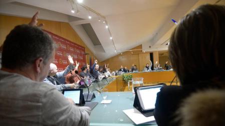 Los concejales del ayuntamiento de Tafalla, durante una de las votaciones del pleno de este martes