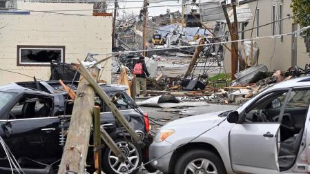 El azote de "devastadores" tornados deja al menos 25 muertos en EE UU