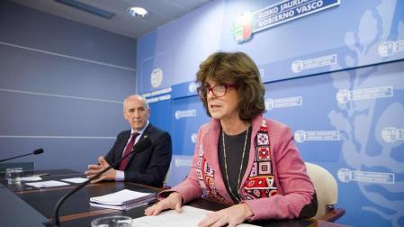 En primer término, la consejera de Salud del Gobierno Vasco, Nekane Murga.