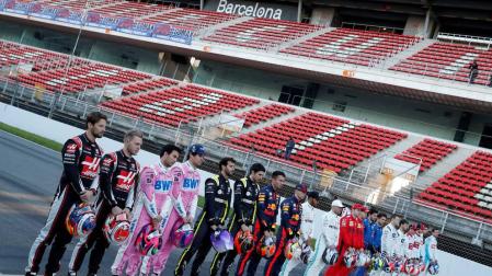 Los pilotos posan en el Circuito de Barcelona-Cataluña en las sesiones de pretemporada