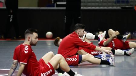Imágenes del Osasuna Magna durante el entrenamiento en Málaga, donde jugará la Copa de España.