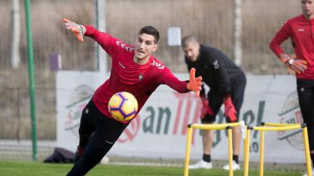 Sergio Herrera realiza parte del entrenamiento con el grupo en Tajonar