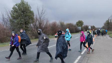 La Ribera peregrina contra el frío y la lluvia