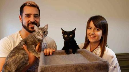 Alpu la superviviente y su amiga Juanola