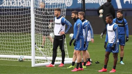 Los más pequeños disfrutaron este sábado, 7 de marzo, del entrenamiento a puerta cerrada del primer equipo en el estadio rojillo, un día antes del choque contra el RCD Espanyol.