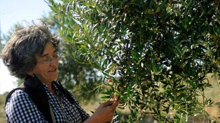 María Luz Juanmartiñena: “Son muchas horas de soledad en el tractor, pero no cambio mi vida”