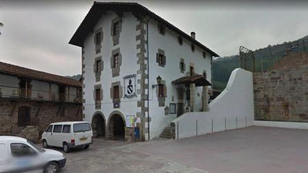 Herido un menor al clavarse un hierro en Zubieta