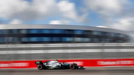 Victoria de Hamilton en Sochi con sexto puesto del español Carlos Sainz