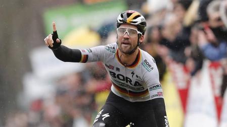 El ciclista alemán Maximilian Schachmann (Bora-Hansgrohe) se adjudicó este domingo al esprint la primera etapa de la París-Niza.