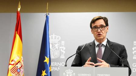 Sanidad eleva la alerta por el coronavirus y suspende clases en Madrid, Vitoria y Labastida