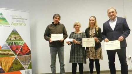 De izda. a dcha.: Leopoldo Alfonso, Clara Marín (Presidenta de AIDA), Olaia Urrutia y José Antonio Mendizabal en el acto de entrega del premio.