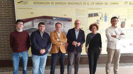 El consejero de Educación, Carlos Gimeno, visita el CIP Virgen del Camino