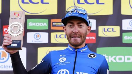Giacomo Nizzolo gana el pulso al esprint a Ackermann y Schachmann sigue líder