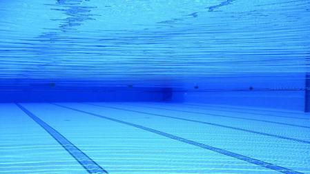 Hallan el cuerpo de un hombre en el fondo de la piscina de un hotel en Mallorca