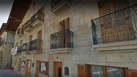 Exterior de la biblioteca de Olazagutía