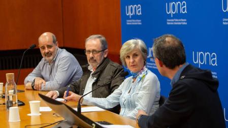 Imagen de la mesa redonda en la que intervinieron directores de los institutos donde se imparten estas modalidades de bachillerato.