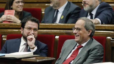 El presidente de la Generalitat, Quim Torra,y su vicepresidente, Pere Aragonés, durante el pleno del Parlament de Cataluña.