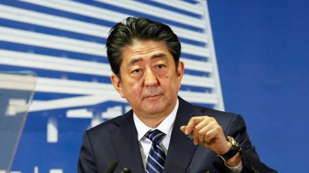 Abe promete "medidas contundentes" ante Corea del Norte tras su reelección