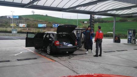 Sanción a una persona por ir a aspirar el coche a una gasolinera en Pamplona
