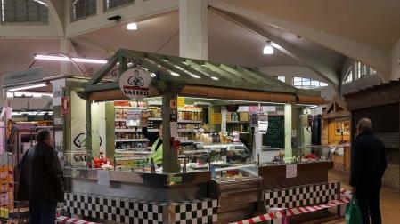 Los mercados de Pamplona de protegen ante el coronavirus