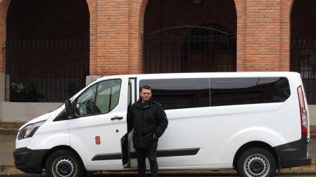 José Antonio Pérez, en la parada de taxi de San Adrián.