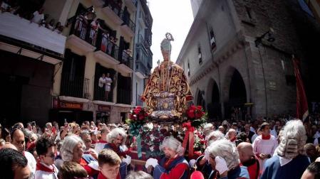 Pamplona volvió a engalanarse en el día grande de las fiestas para rendir homenaje al patrón.
