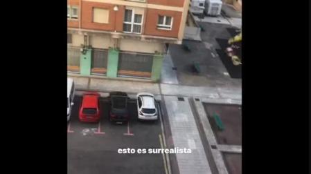 Una mujer, disfrazada de Minnie Mouse en Pamplona