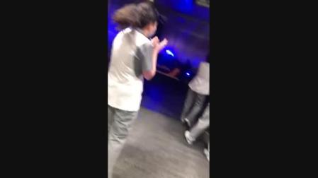 Vídeo | La Policía Nacional homenajea a los profesionales sanitarios de la Clínica Universidad de Navarra