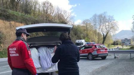 Dos denunciados en Bera por pretender un traslado de colchones a Almería