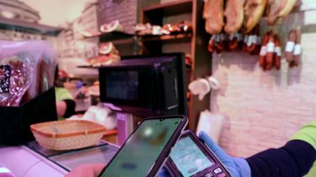 Desde que se decretó el estado de alarma, se ha extendido el uso de los servicios de pago con el móvil.