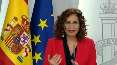 Montero defiende la "hibernación" de la economía para no saturar los hospitales