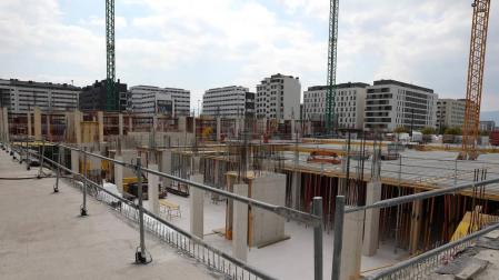 El último Real Decreto ha supuesto paralizar la construcción de cerca de dos millares de viviendas en toda Navarra.