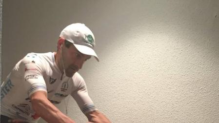 Patxi Cía ha cambiado la montaña y las sendas por el rodillo o la bici estática entre las cuatro paredes de su casa.