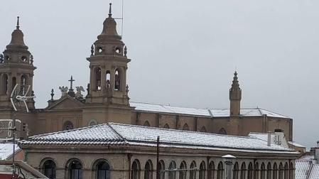 Imágenes de las distintas localidades de Navarra que amanecieron nevadas este martes, 31 de marzo de 2020.