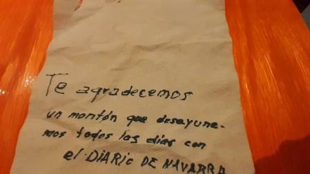 Pablo Liberal Izco dejó esta nota para dar las gracias al repartidor que cada día le deja el periódico en la puerta de su casa.