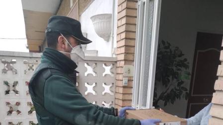 Entrega de material informático a alumnos de Villafranca, Milagro y Marcilla