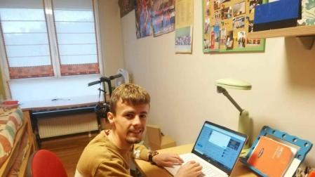 El jefe de prensa del C.D.Izarra, Jaime San Martín, sigue alimentado las redes sociales del club estellés durante estos días.