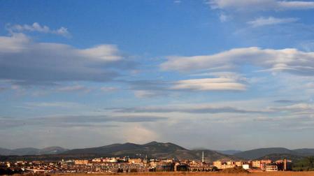El fin de semana comienza nublado e irá mejorando de cara al domingo