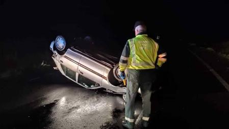 Trasladada al Hospital Reina Sofía tras volcar su coche en Fitero
